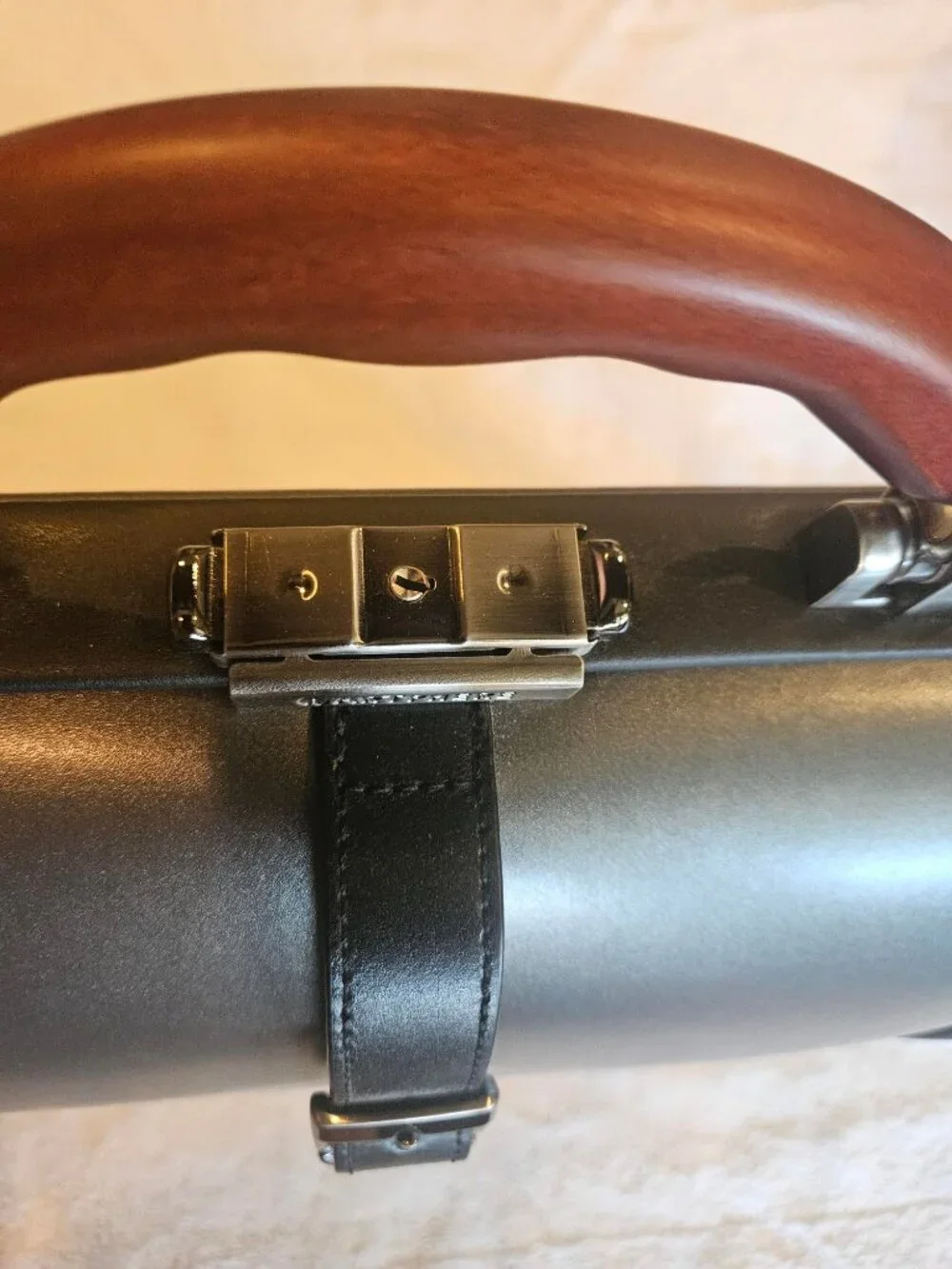 Artphere sleek smooth
